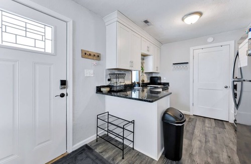 Bayview House | Comfortable Coastal Retreat - 30+ Nights - -W/D - Dog-Friendly Stay