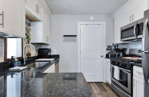 Bayview House | Comfortable Coastal Retreat - 30+ Nights - -W/D - Dog-Friendly Stay