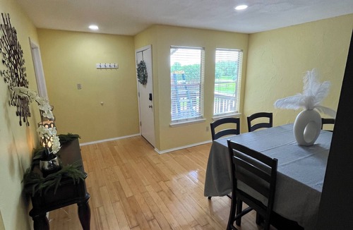 Lake Jackson Condo | Comfortable Condo Near Plants & Beach/WiFi, Kitchen, Pool