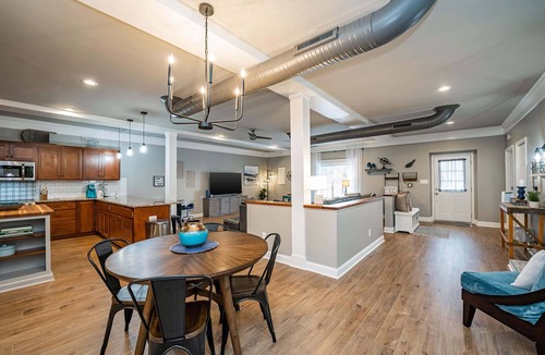 Laurens Cottage | Comfortable Cottage Downtown w/Fire Pit-Walk to Dining/Taproom/Coffee Shop