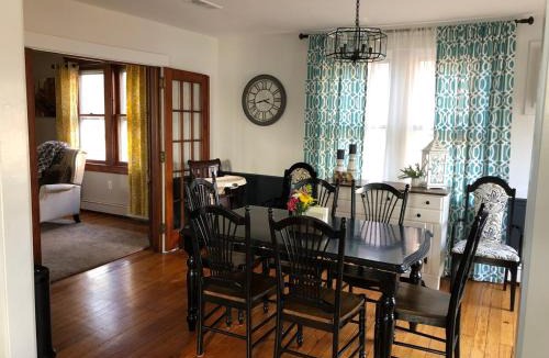 Witmer House | Comfortable Craftsman Getaway