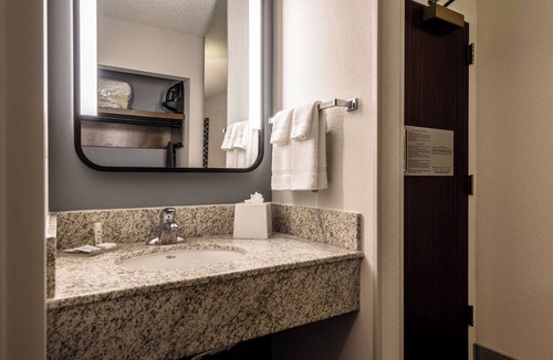 Richardson Hotel | Comfortable & Memorable Stay! With Private Balcony! Pool Access, Parking Onsite!