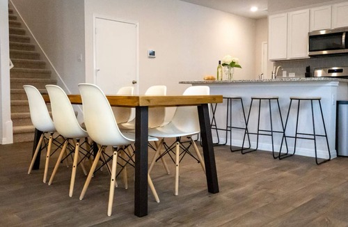 Manor House | Comfortable Midterm 4BR in Manor Near Tesla & Samsung Furnished + Flexible Stays