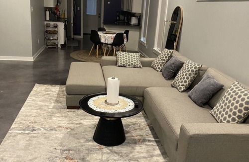Pettaway House | Comfortable Modern Oasis
