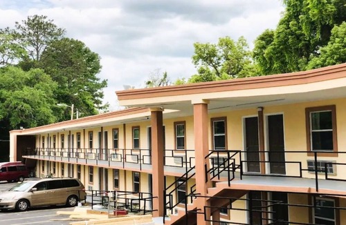 Governor's Walk Hotel | Comfortable Room near Mission San Luis | Pet-Friendly & Free Parking!