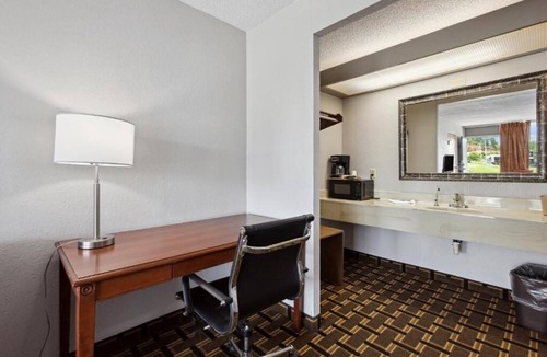 Greeneville Hotel | Comfortable Stay by Jordan Knob With Free Parking, Pet Friendly