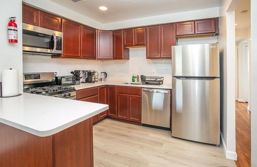 Nauck Apartment | Comfy and Cozy -Minutes from DC!