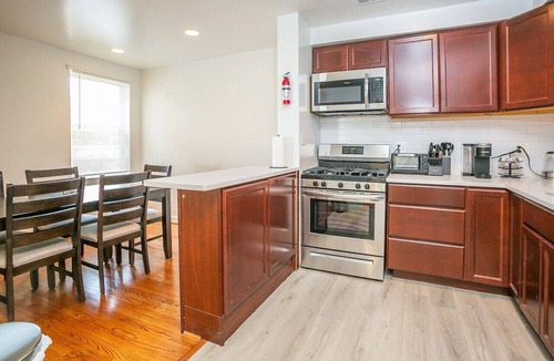 Nauck Apartment | Comfy and Cozy -Minutes from DC!