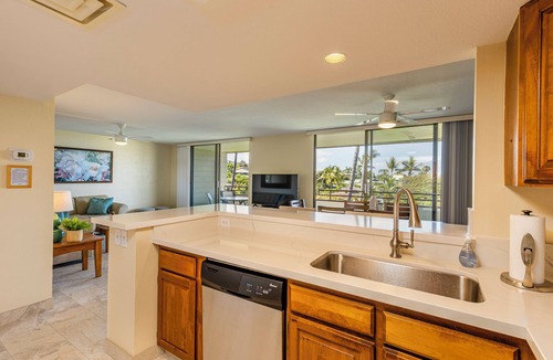 Kahaluu-Keauhou Condo | Comfy Condo Steps From the Beach with Pool Spa and Sunset Views!