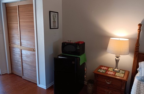 Fairfield Harbour Apartment | Comfy Corner, a comfortable 2nd floor large one room condo in Fairfield Harbour.