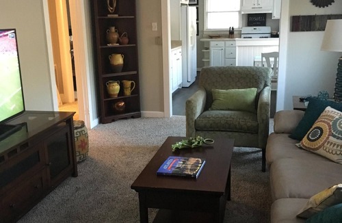 Roswell House | Comfy, Cozy, Bright home in heart of Roswell-Walk to Canton St.-Pet Friendly!