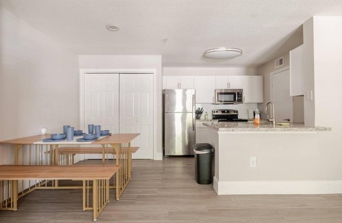 Astrodome Apartment | Comfy King 1BR facing NRG | near Med Center |RODEO