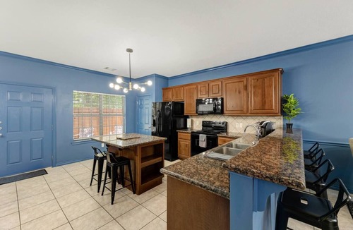 College Station House | Comfy King Beds, Close to A&M