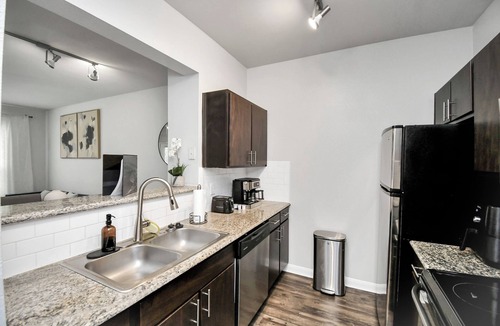 Riverside Terrace Apartment | Comfy Suites - 1 Bed Med Center Near Dwntn & NRG