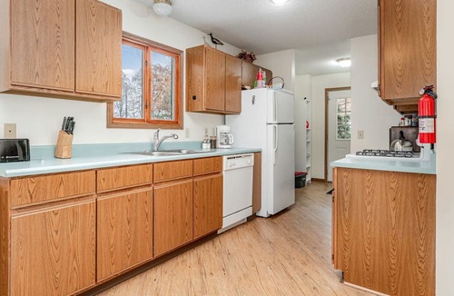 Au Gres Cottage | Comfy Sweet Cottage with BBQ Surrounded by Nature in Michigan
