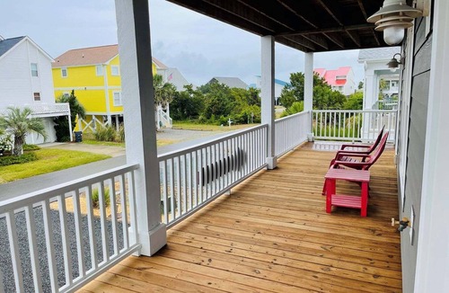 Holden Beach House | Compass Rose/109 Sunshine: Spacious 4BR house in beach in Holden Beach, NC.