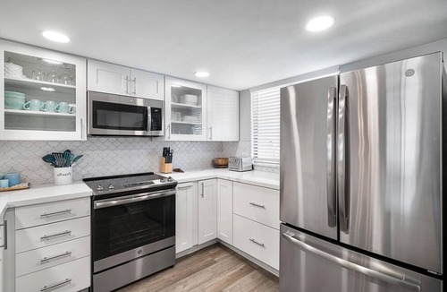 Kahaluu Bay Condo | 🏖️Complete Remodel | Ocean & Mountain Views | Concierge | Walk to Magic Sands