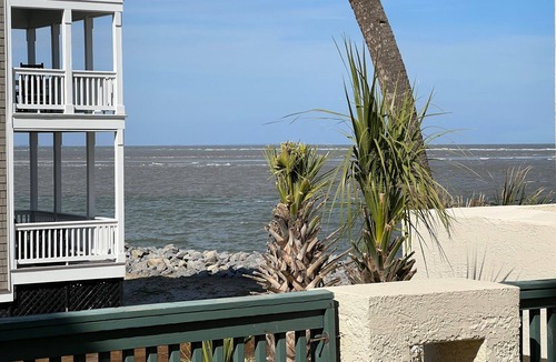 Saint Helena Island Villa | Completely Remodeled - 609 Newhaven Court