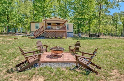 Huddleston House | COMPLETELY RENOVATED home located in Mitchell's Point Marina & RV Park. PET FRIENDLY & FIRE PIT!