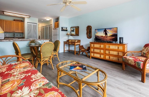 Kailua-Kona Condo | 🏖️Concierge Included | AC | Completely Updated