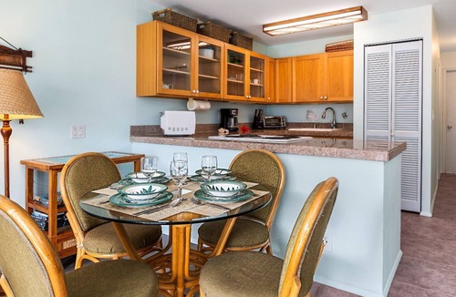 Kailua-Kona Condo | 🏖️Concierge Included | AC | Completely Updated