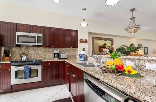 Waikoloa Condo | 🏖️Concierge Included | Walk to Restaurants & Shopping | AC | Infinity Pool!