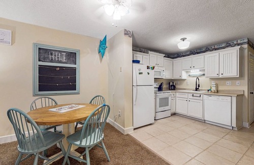 Palmetto Dunes Villa | Condo by the beach with heated pools, hot tub, patio, tennis, central AC, & W/D