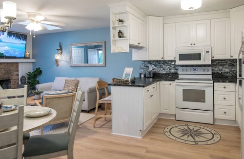 Sea Scape Condo | Condo in the heart of the Outer Banks with a Pool and Close to the Beach