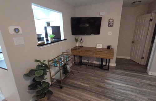 Riverside Condo | Condo near Downtown Austin
