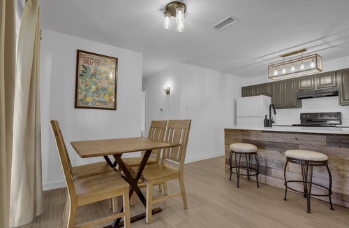 Riverside Apartment | Condo near downtown Austin, close to Town Lake!