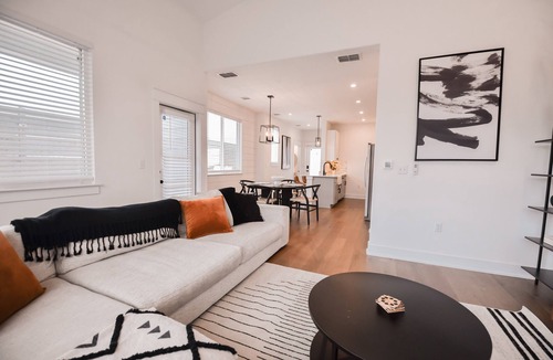 South Manchaca Condo | Contemporary Casa Casey ATX