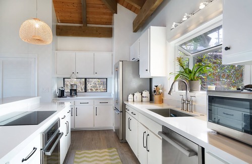 Mokuleia House | Contemporary Hawaii Living, Calm North Shore Beach