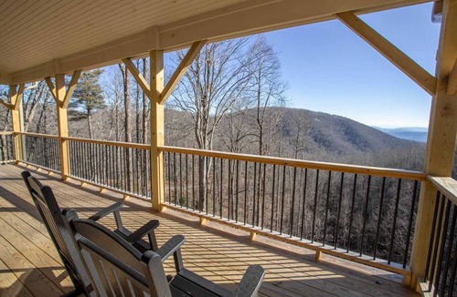 Blowing Rock Cabin | Contemporary Mountain Home with Views