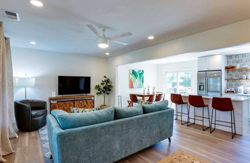 Whitemarsh Island House | Contemporary Stylish Home btw DWTN Savannah&Tybee!