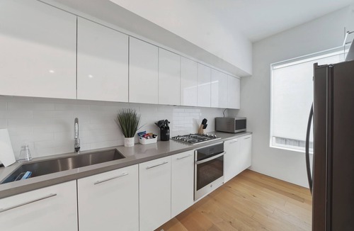 East Downtown Houston House | Contemporary Townhouse East Downtown w/Parking