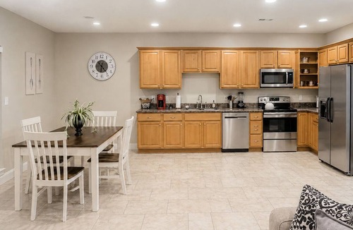 Kreole Apartment | Contractor's Choice · 3BR · Near Ingalls/Chevron