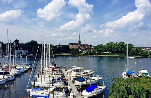 Eastport Condo | Convenient Eastport condo with beautiful water views and community pool!