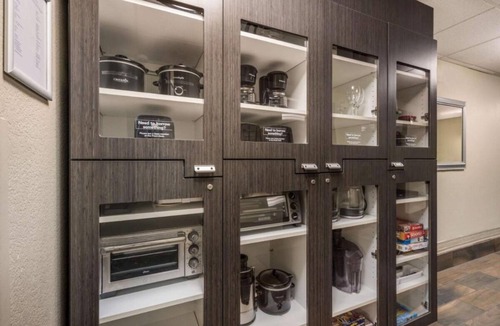 North Arlington Hotel | Convenient Location! Kitchen, Pet-Friendly Property, Private Parking