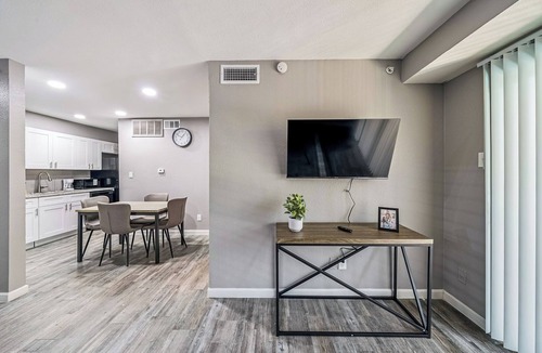 Park Central Apartment | Convenient Midterm Housing Option