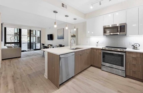 NoMa Hotel | Convenient NoMa Location | Unlimited Travel Options | Near Metro