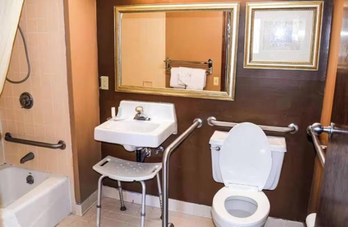 Richburg Hotel | Convenient Queen Room for Families or Couples – Affordable Rates, Great Location