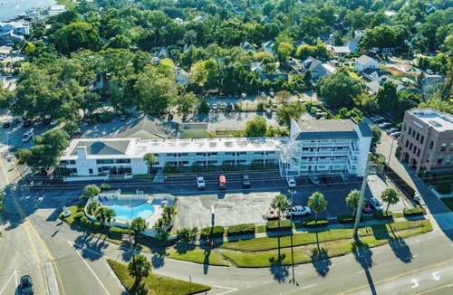 Airlie Condo | Convenient Wrightsville Beach Area Condo with Pool Access