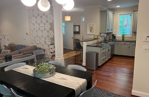 Carrboro House | Convenient well appointed home near downtown Carrboro and farmers market