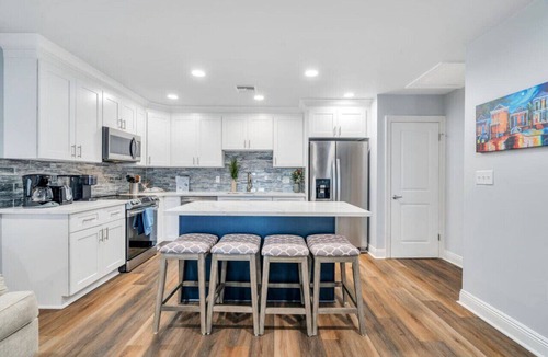 Metairie Condo | Conveniently Located Contemporary 6 Bed/6 Bath 15 Min to Downtown