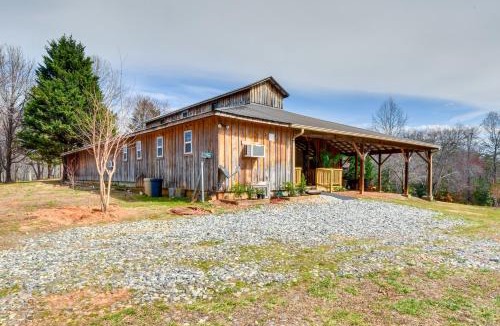 Clarkesville House | Converted Barn Couple's Oasis Near Tallulah Gorge