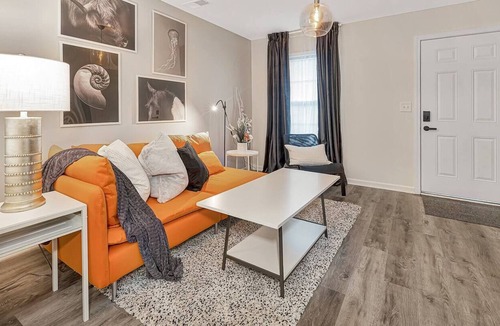 Ponderosa - Wingate House | Cool City Vibes 10 min from Uptown and Airport!