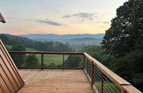 Smith River Cabin | “Copper Buffalo A-Frame” Mtn Views/Hot Tub/Firepit