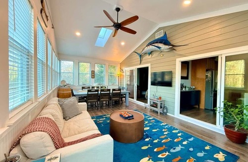Bracey House | Copper Cove! Hot Tub, 5 Kings & 6 Bunks. FirePit-Sunroom-Sundeck-kayaks-SUP-Fish