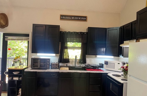 Banner Elk Cabin | Copper Frog Retreat- 3/2 on 20acres with hot tub&AC. 2miles from Sugar Mountain