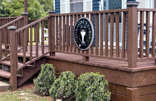Fancy Gap Cottage | Coraline’s Cabin on the Blue Ridge Pkwy - cozy cottage w/a beautiful view.